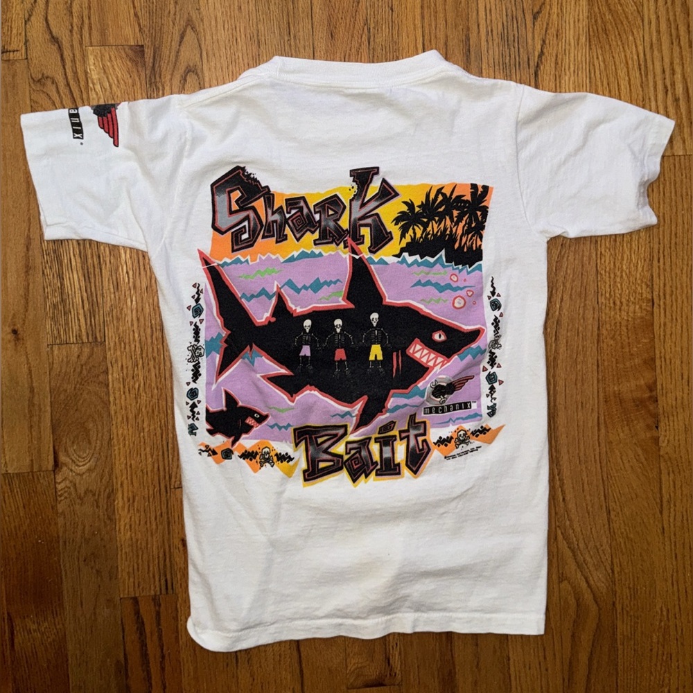 Shark Bait Vintage surf wear men’s graphic T shirt 1997 (XS)